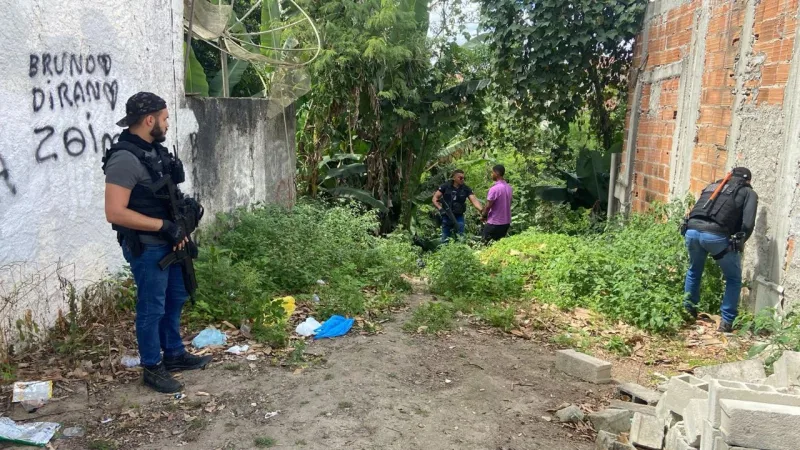 Eunápolis – Polícia Civil cumpre mandado de prisão por homicídio e realiza duas prisões em flagrante durante a Operação Cativeiro
