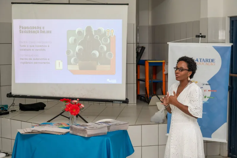Formação sobre Educação Midiática e Cidadania Digital reuniu professores da rede municipal de Teixeira de Freitas