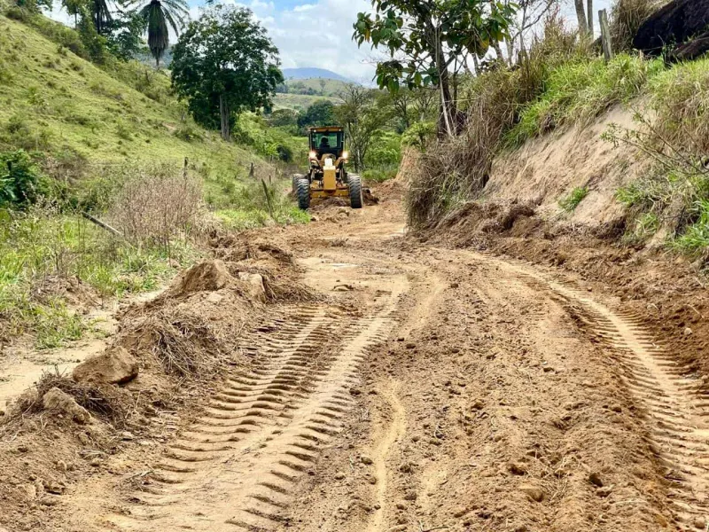 Prefeito Manrick Teixeira transforma a zona rural de Vereda com maior programa de recuperação de estradas da história