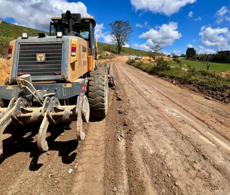 Prefeito Manrick Teixeira transforma a zona rural de Vereda com maior programa de recuperação de estradas da história