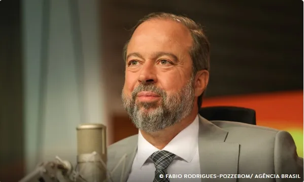 Não precisaremos do horário de verão neste ano, diz Alexandre Silveira