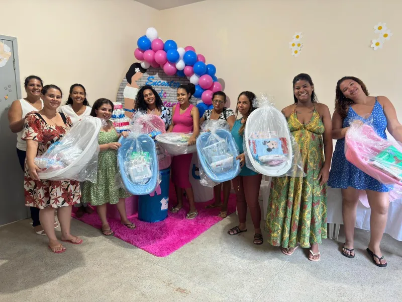 Prefeitura de Medeiros Neto entrega kits gestante para assistidas pelo CRAS