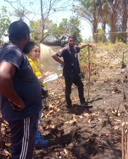 ocupantes da lagoa Grande marcham pelas ruas de Prado pedindo celelridade no processo de desocupação 