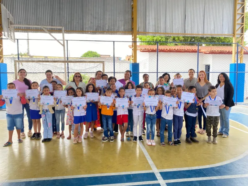 Teixeira de Freitas - Alunos com rendimento 100% no CNCA são premiados na Escola Municipal Pedro Agrizzi Neto Teixeira de Freitas - Alunos com rendimento 100% no CNCA são premiados na Escola Municipal Pedro Agrizzi Neto