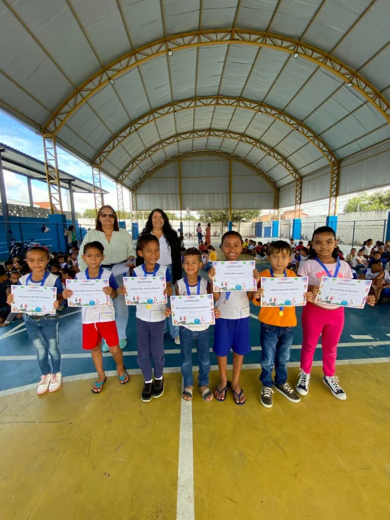 Teixeira de Freitas - Alunos com rendimento 100% no CNCA são premiados na Escola Municipal Pedro Agrizzi Neto Teixeira de Freitas - Alunos com rendimento 100% no CNCA são premiados na Escola Municipal Pedro Agrizzi Neto