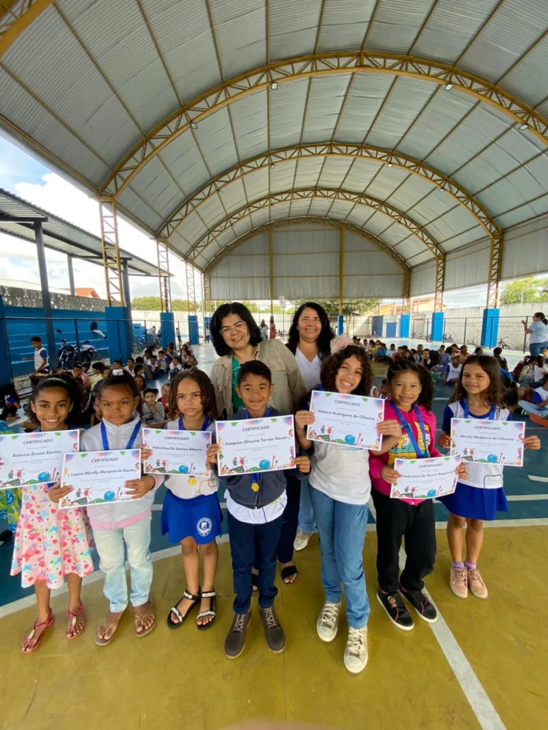 Teixeira de Freitas - Alunos com rendimento 100% no CNCA são premiados na Escola Municipal Pedro Agrizzi Neto Teixeira de Freitas - Alunos com rendimento 100% no CNCA são premiados na Escola Municipal Pedro Agrizzi Neto