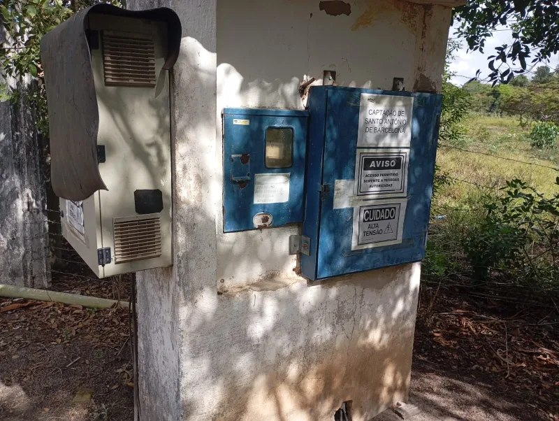 Moradores de Barcelona, em Caravelas, vivem situação desesperadora com falta de água Moradores de Barcelona, em Caravelas, vivem situação desesperadora com falta de água