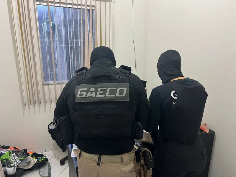 Polícial civil de Teixeira de Freitas é alvo da Operação Dublê do MP/BA por comercialização de veículos adulterados e de fraudes contra seguradoras Polícial civil de Teixeira de Freitas é alvo da Operação Dublê do MP/BA por comercialização de veículos adulterados e de fraudes contra seguradoras