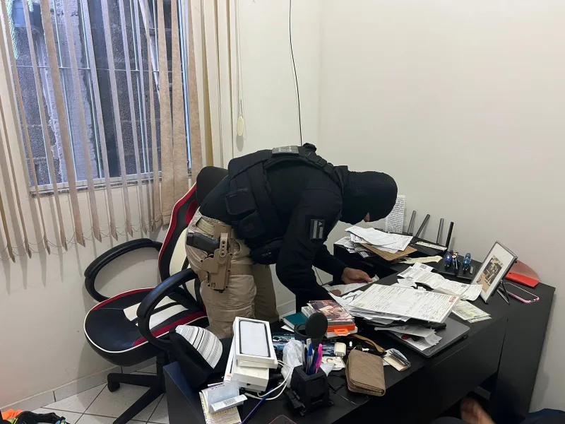 Polícial civil de Teixeira de Freitas é alvo da Operação Dublê do MP/BA por comercialização de veículos adulterados e de fraudes contra seguradoras Polícial civil de Teixeira de Freitas é alvo da Operação Dublê do MP/BA por comercialização de veículos adulterados e de fraudes contra seguradoras