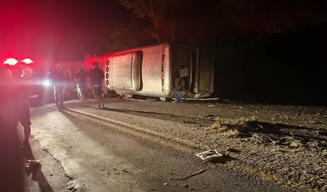 Tragédia: 15 pessoas morreram em acidente com ônibus que saiu da Bahia para fazer compras em Pernambuco