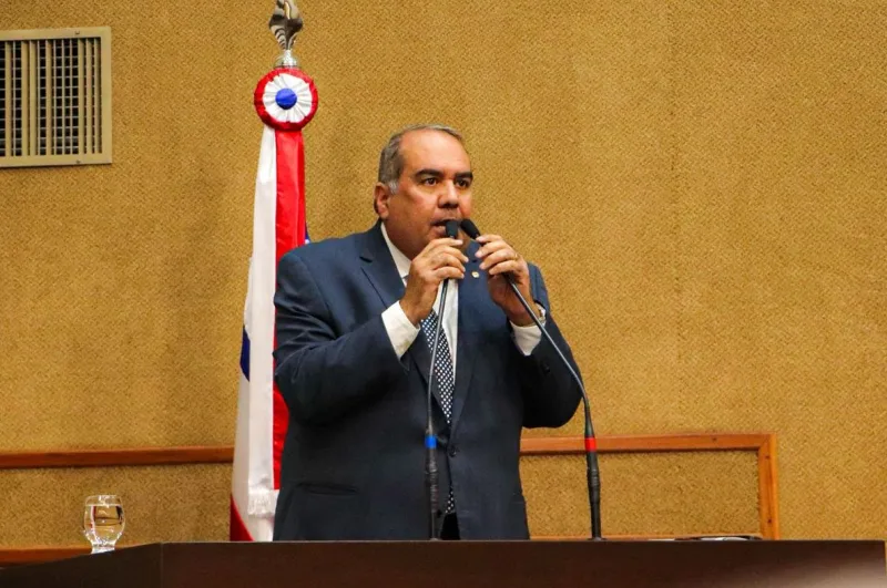 Sandro Régis denuncia excesso de gastos com diárias no Governo do Estado: “Isso é uma afronta ao povo baiano” Sandro Régis denuncia excesso de gastos com diárias no Governo do Estado: “Isso é uma afronta ao povo baiano”