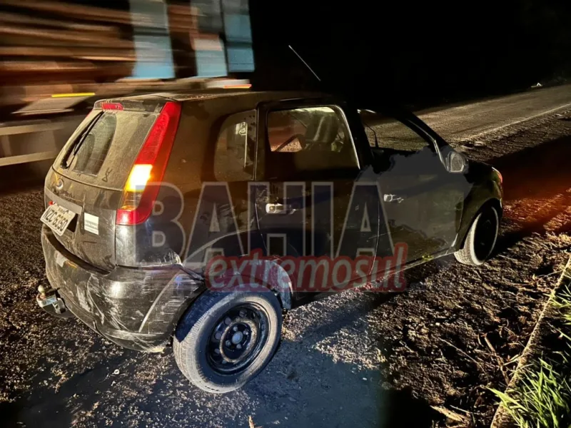 Colisão na BR-101 em Nova Viçosa deixa condutor gravemente ferido; Bombeiros tiveram que resgatar vítima