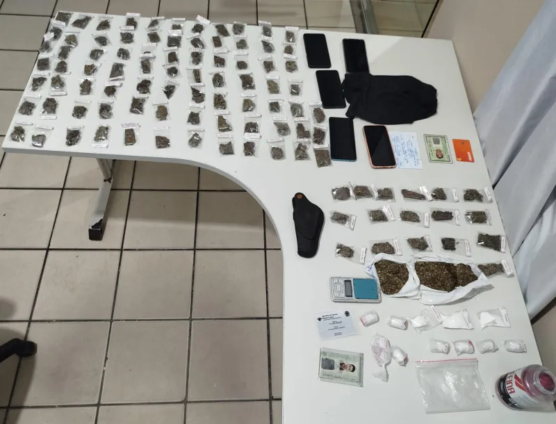 Ação conjunta da PM e CIPE Mata Atlântica resulta em apreensão de drogas e prisão de suspeitos na BR-101