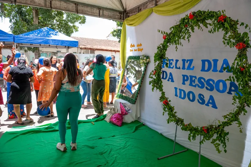 CRAS promovem festa e palestra sobre direitos em homenagem ao Dia do Idoso em Teixeira de Freitas CRAS promovem festa e palestra sobre direitos em homenagem ao Dia do Idoso em Teixeira de Freitas