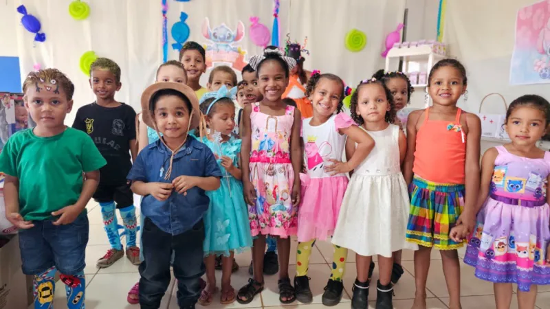 Prefeitura de Medeiros Neto celebra o Mês das Crianças com entrega de brinquedos em distritos e povoados