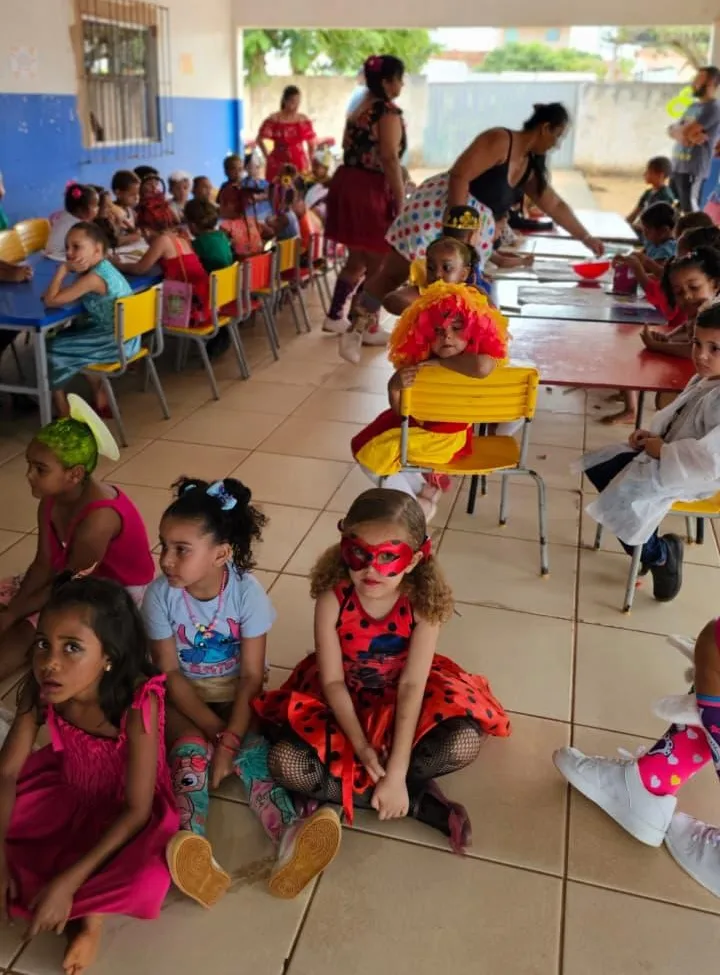 Prefeitura de Medeiros Neto celebra o Mês das Crianças com entrega de brinquedos em distritos e povoados