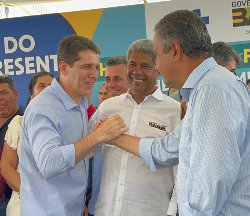 Reaproximação do prefeito de Jequié,  Zé Cocá e Rui Costa  preoucupa o grupo de  ACM Neto Reaproximação do prefeito de Jequié,  Zé Cocá e Rui Costa  preoucupa o grupo de  ACM Neto