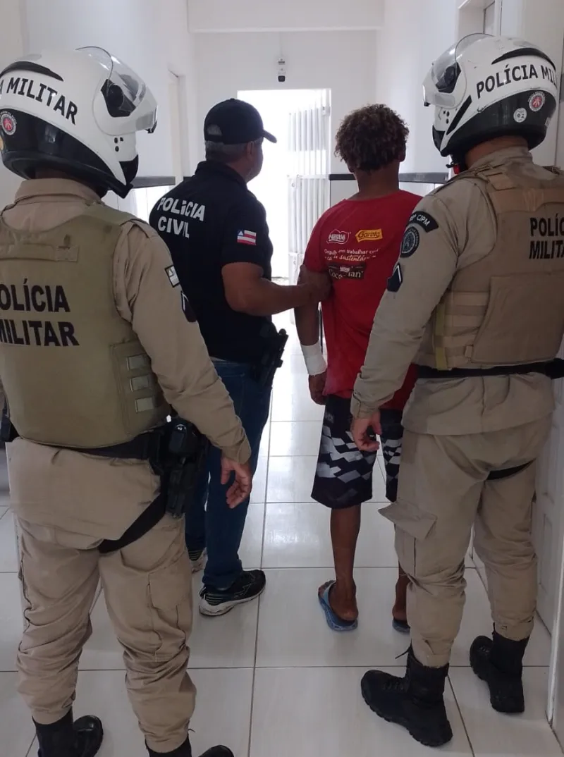 Adolescente que tentou matar idoso em Nova Viçosa é apreendido pela PC e PM Adolescente que tentou matar idoso em Nova Viçosa é apreendido pela PC e PM
