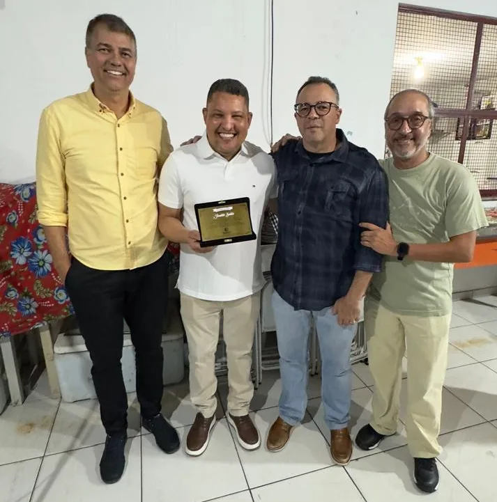 Presidente da Câmara de Teixeira de Freitas é homenageado pela Loja Maçonica Profeta Issa Presidente da Câmara de Teixeira de Freitas é homenageado pela Loja Maçonica Profeta Issa