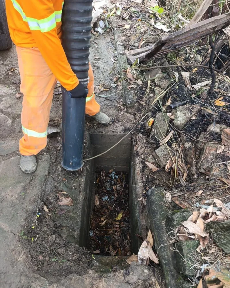 Prefeitura de Ibirapuã realiza pela primeira vez limpeza mecanizada de bueiros e lavagem de placas de sinalização Prefeitura de Ibirapuã realiza pela primeira vez limpeza mecanizada de bueiros e lavagem de placas de sinalização