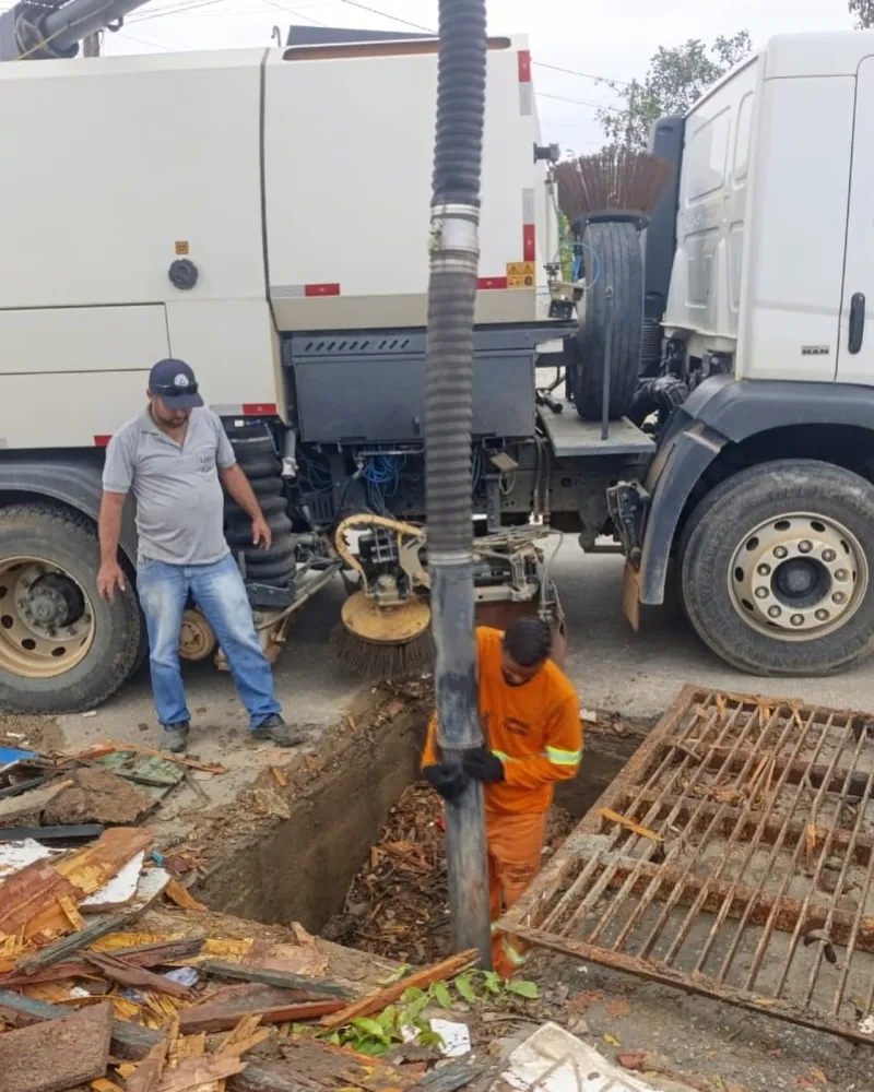 Prefeitura de Ibirapuã realiza pela primeira vez limpeza mecanizada de bueiros e lavagem de placas de sinalização Prefeitura de Ibirapuã realiza pela primeira vez limpeza mecanizada de bueiros e lavagem de placas de sinalização