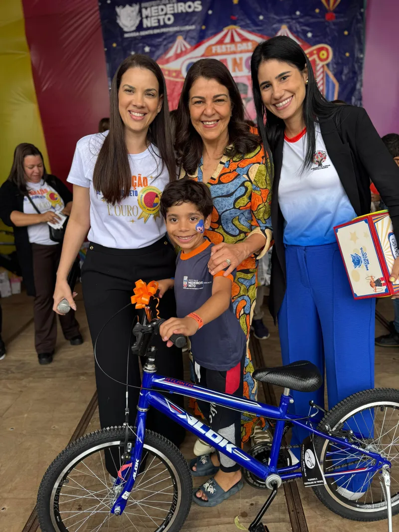 Prefeitura de Medeiros Neto promove um dia de pura alegria e emoção no Mês das Crianças Prefeitura de Medeiros Neto promove um dia de pura alegria e emoção no Mês das Crianças