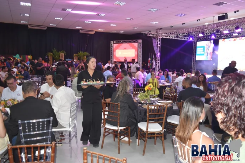 Sabores, Ritmos e Cores: Teixeira de Freitas abre o 12º Festival Gastronômico em grande estilo Sabores, Ritmos e Cores: Teixeira de Freitas abre o 12º Festival Gastronômico em grande estilo