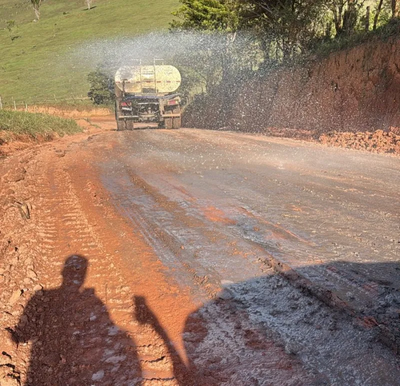 Prefeitura de Vereda intensifica recuperação de estradas após fortes chuvas e prepara vias para a Festa do Bambu Lascado Prefeitura de Vereda intensifica recuperação de estradas após fortes chuvas e prepara vias para a Festa do Bambu Lascado