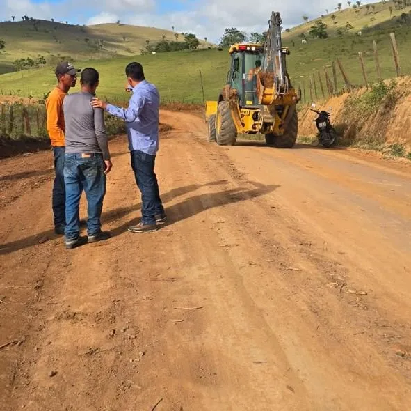 Prefeitura de Vereda intensifica recuperação de estradas após fortes chuvas e prepara vias para a Festa do Bambu Lascado Prefeitura de Vereda intensifica recuperação de estradas após fortes chuvas e prepara vias para a Festa do Bambu Lascado