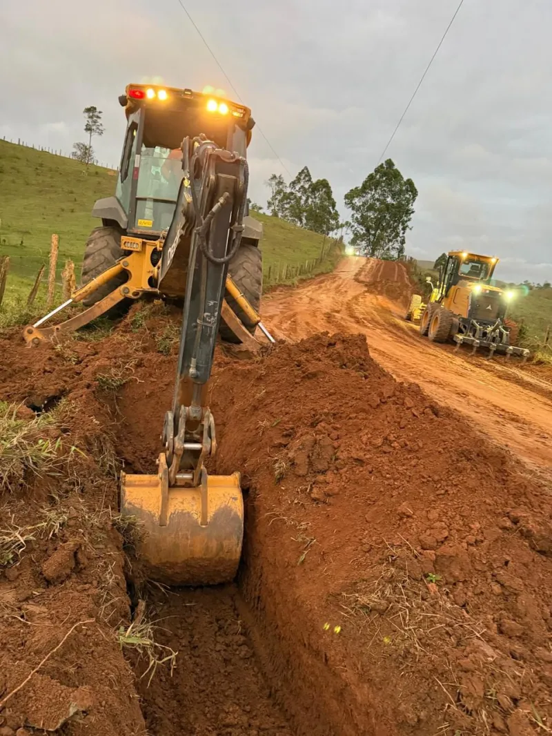 Prefeitura de Vereda intensifica recuperação de estradas após fortes chuvas e prepara vias para a Festa do Bambu Lascado Prefeitura de Vereda intensifica recuperação de estradas após fortes chuvas e prepara vias para a Festa do Bambu Lascado