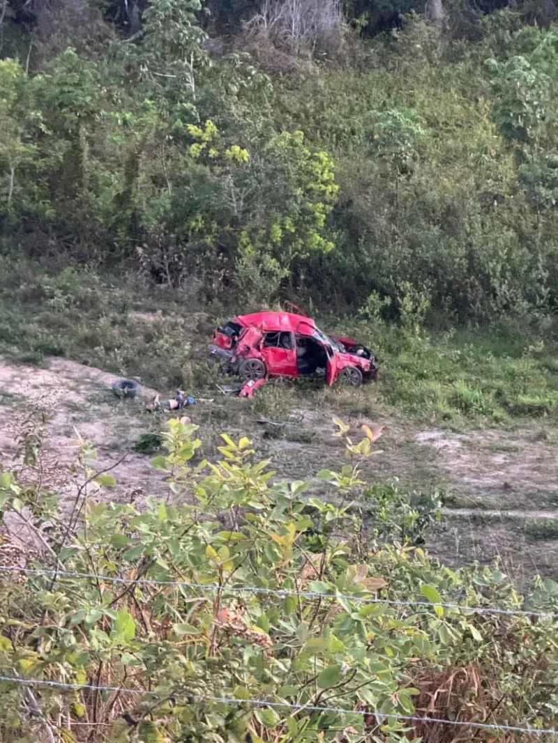 Acidente grave na BR-101, em Ibirapuã, deixa um morto e quatro feridos Acidente grave na BR-101, em Ibirapuã, deixa um morto e quatro feridos