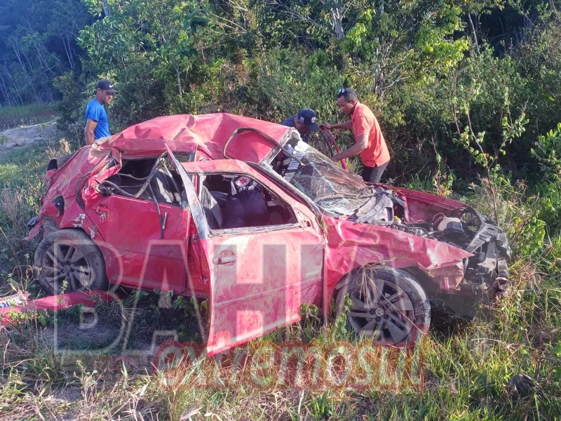 Acidente grave na BR-101, em Ibirapuã, deixa um morto e quatro feridos Acidente grave na BR-101, em Ibirapuã, deixa um morto e quatro feridos