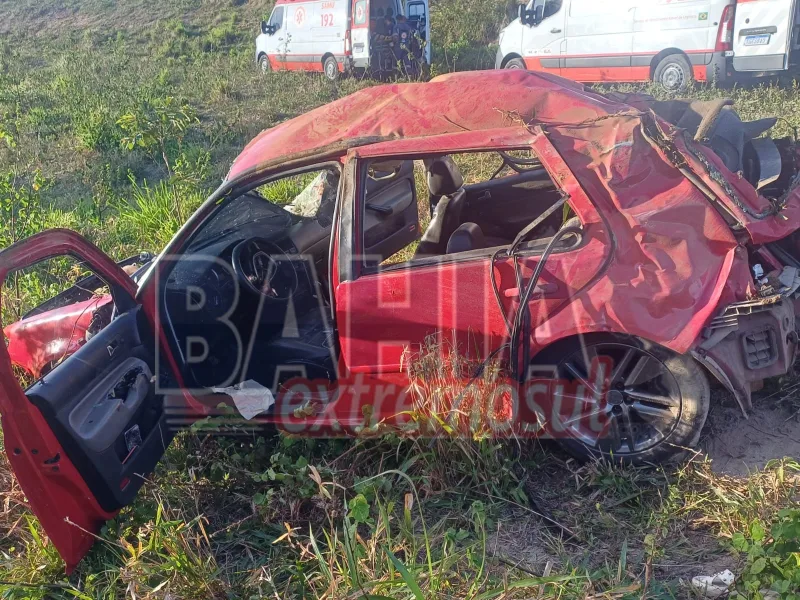 Acidente grave na BR-101, em Ibirapuã, deixa um morto e quatro feridos Acidente grave na BR-101, em Ibirapuã, deixa um morto e quatro feridos