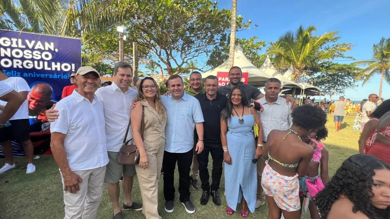 Festa de aniversário do prefeito Gilvan Santos reúne moradores e lideranças políticas no Prado