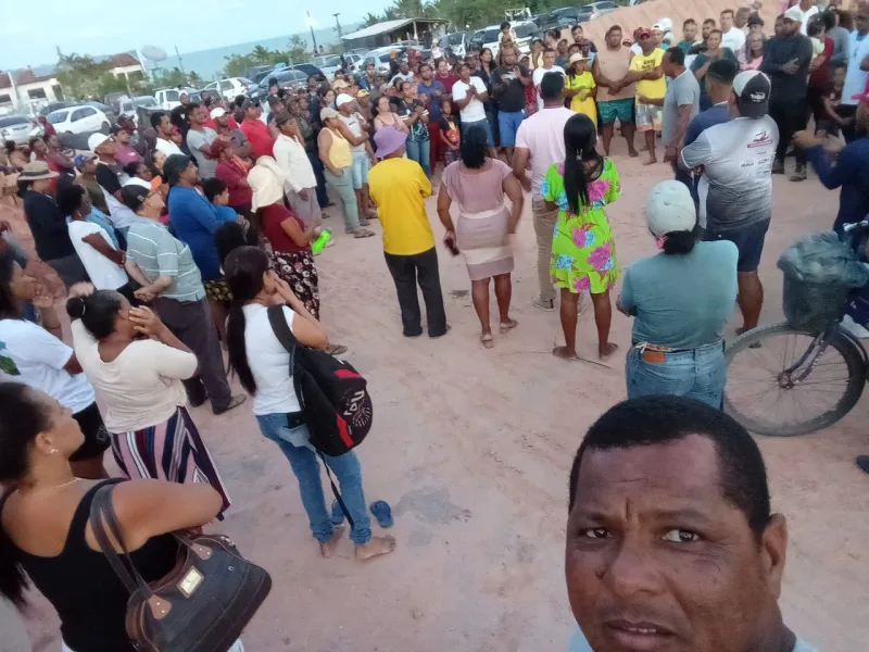 Famílias  da Basevi realizam grande passeata em Prado após decisão administrativa sobre a área da lagoa Grande Famílias  da Basevi realizam grande passeata em Prado após decisão administrativa sobre a área da lagoa Grande