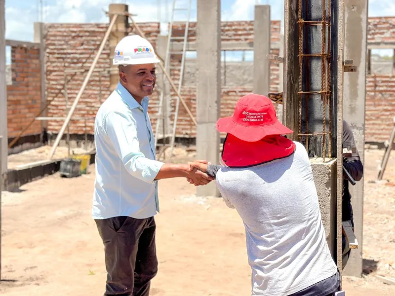 Prefeito de Prado, secretária de Saúde e equipe técnica acompanha obras da nova Unidade Básica de Saúde Prefeito de Prado, secretária de Saúde e equipe técnica acompanha obras da nova Unidade Básica de Saúde