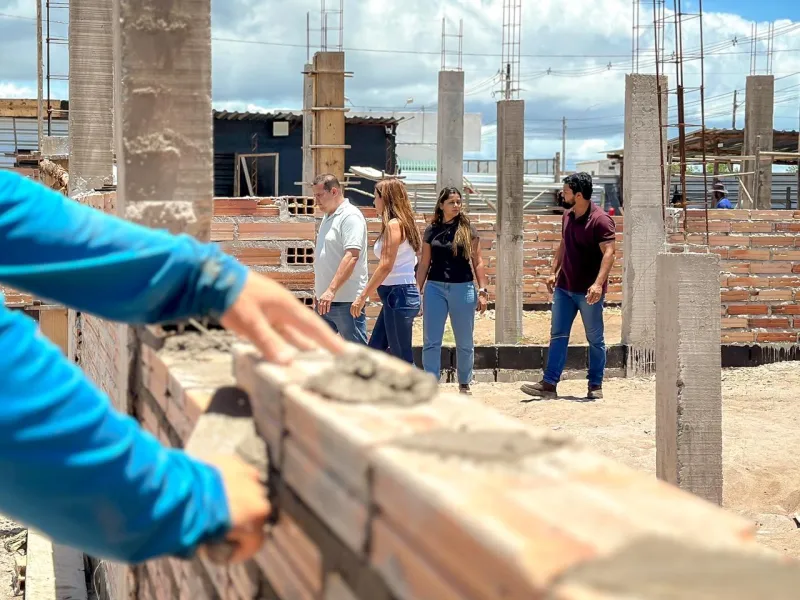 Prefeito de Prado, secretária de Saúde e equipe técnica acompanha obras da nova Unidade Básica de Saúde Prefeito de Prado, secretária de Saúde e equipe técnica acompanha obras da nova Unidade Básica de Saúde