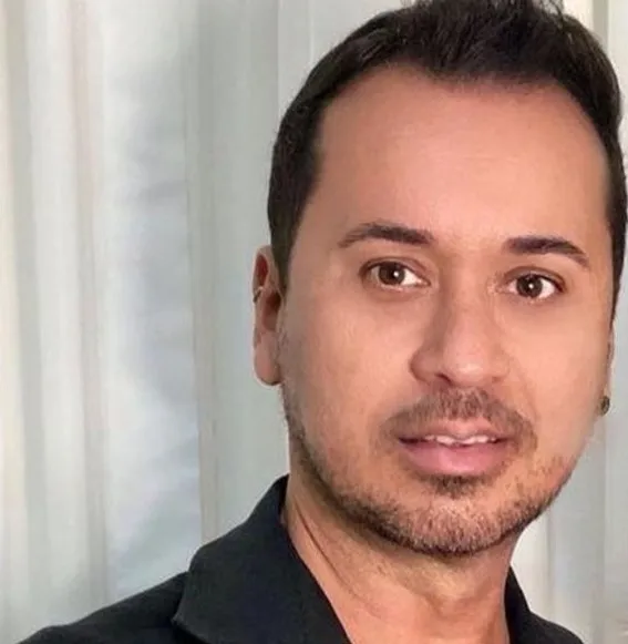 Cabeleireiro e maquiador Gustavo Lacher morre em Teixeira de Freitas; comunidade da beleza lamenta a perda