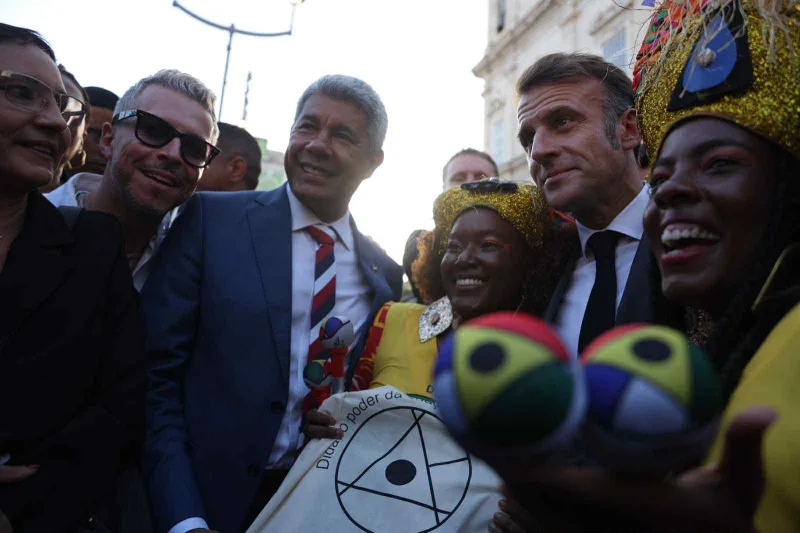 Jerônimo Rodrigues e Emmanuel Macron percorrem o Pelourinho em visita histórica ao Centro Histórico de Salvador Jerônimo Rodrigues e Emmanuel Macron percorrem o Pelourinho em visita histórica ao Centro Histórico de Salvador
