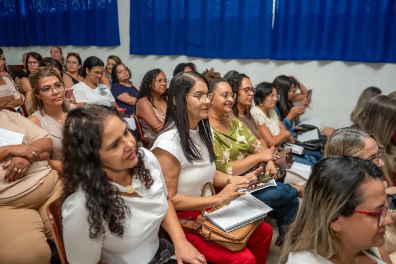 Educação de Teixeira de Freitas realiza encontro de gestores com foco na escuta ativa
