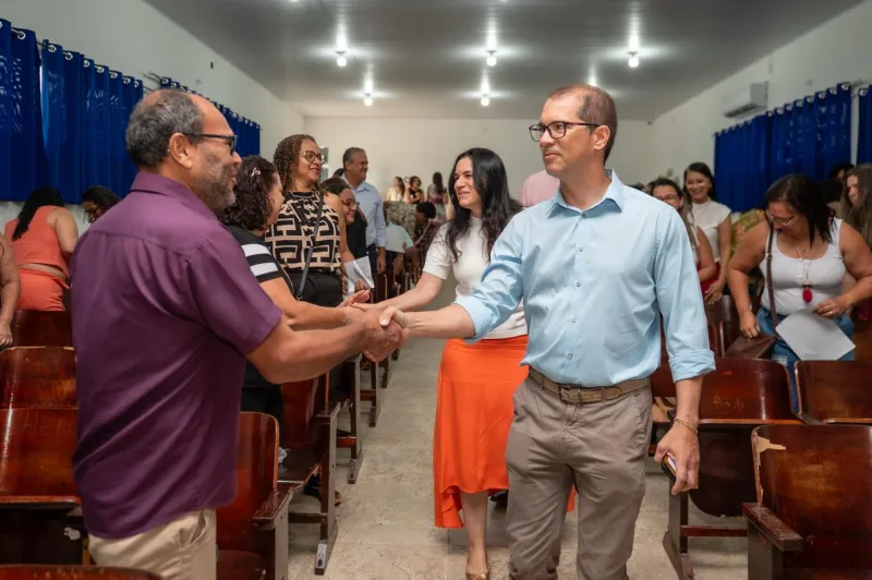 Educação de Teixeira de Freitas realiza encontro de gestores com foco na escuta ativa