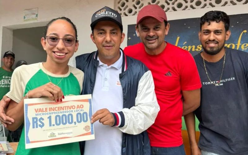 Prefeito Manrick Teixeira faz entrega de equipamentos para microempreendedores de Cruzeiro do Sul