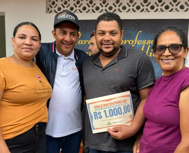 Prefeito Manrick Teixeira faz entrega de equipamentos para microempreendedores de Cruzeiro do Sul