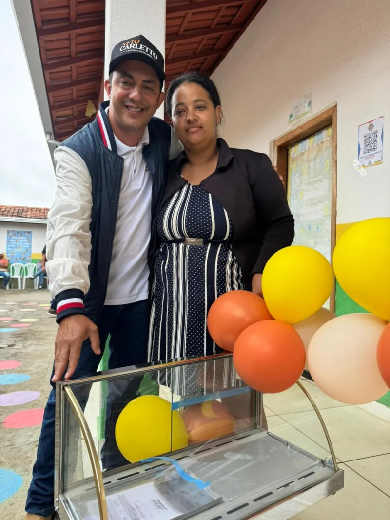 Prefeito Manrick Teixeira faz entrega de equipamentos para microempreendedores de Cruzeiro do Sul