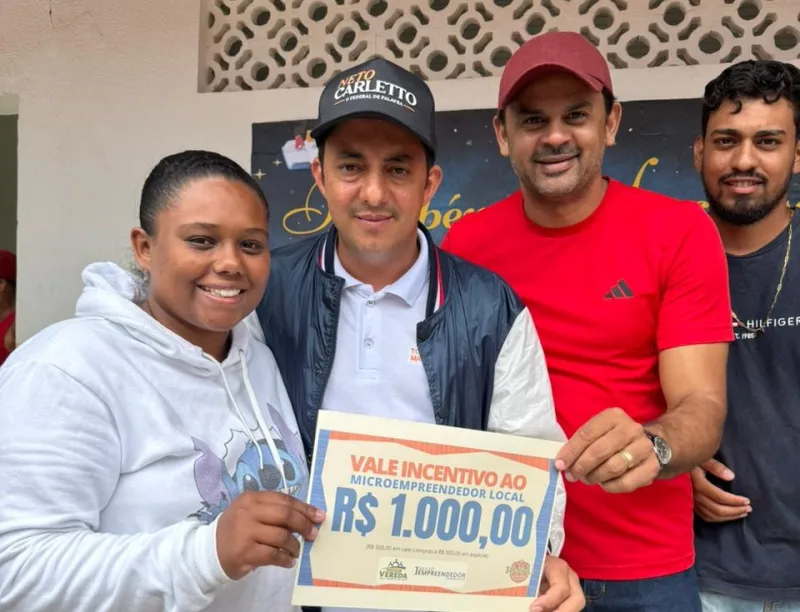 Prefeito Manrick Teixeira faz entrega de equipamentos para microempreendedores de Cruzeiro do Sul