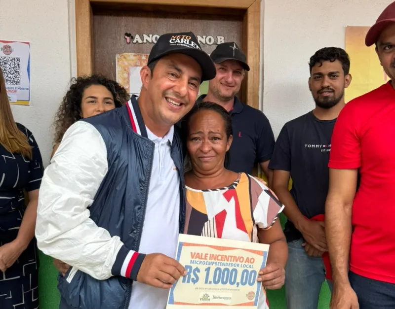 Prefeito Manrick Teixeira faz entrega de equipamentos para microempreendedores de Cruzeiro do Sul