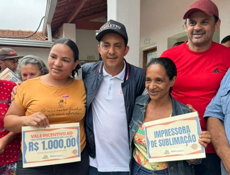 Prefeito Manrick Teixeira faz entrega de equipamentos para microempreendedores de Cruzeiro do Sul