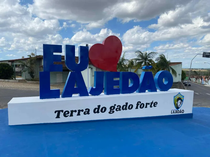 Prefeitura de Lajedão conclui a obra da nova praça e transforma entrada da cidade em cartão-postal Prefeitura de Lajedão conclui a obra da nova praça e transforma entrada da cidade em cartão-postal
