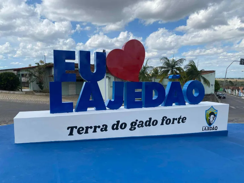 Prefeitura de Lajedão conclui a obra da nova praça e transforma entrada da cidade em cartão-postal Prefeitura de Lajedão conclui a obra da nova praça e transforma entrada da cidade em cartão-postal