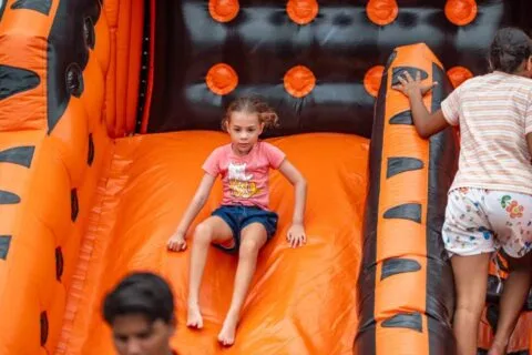 Domingo de lazer reúne centenas de famílias na Praça Padre Apparecido em Teixeira de Freitas